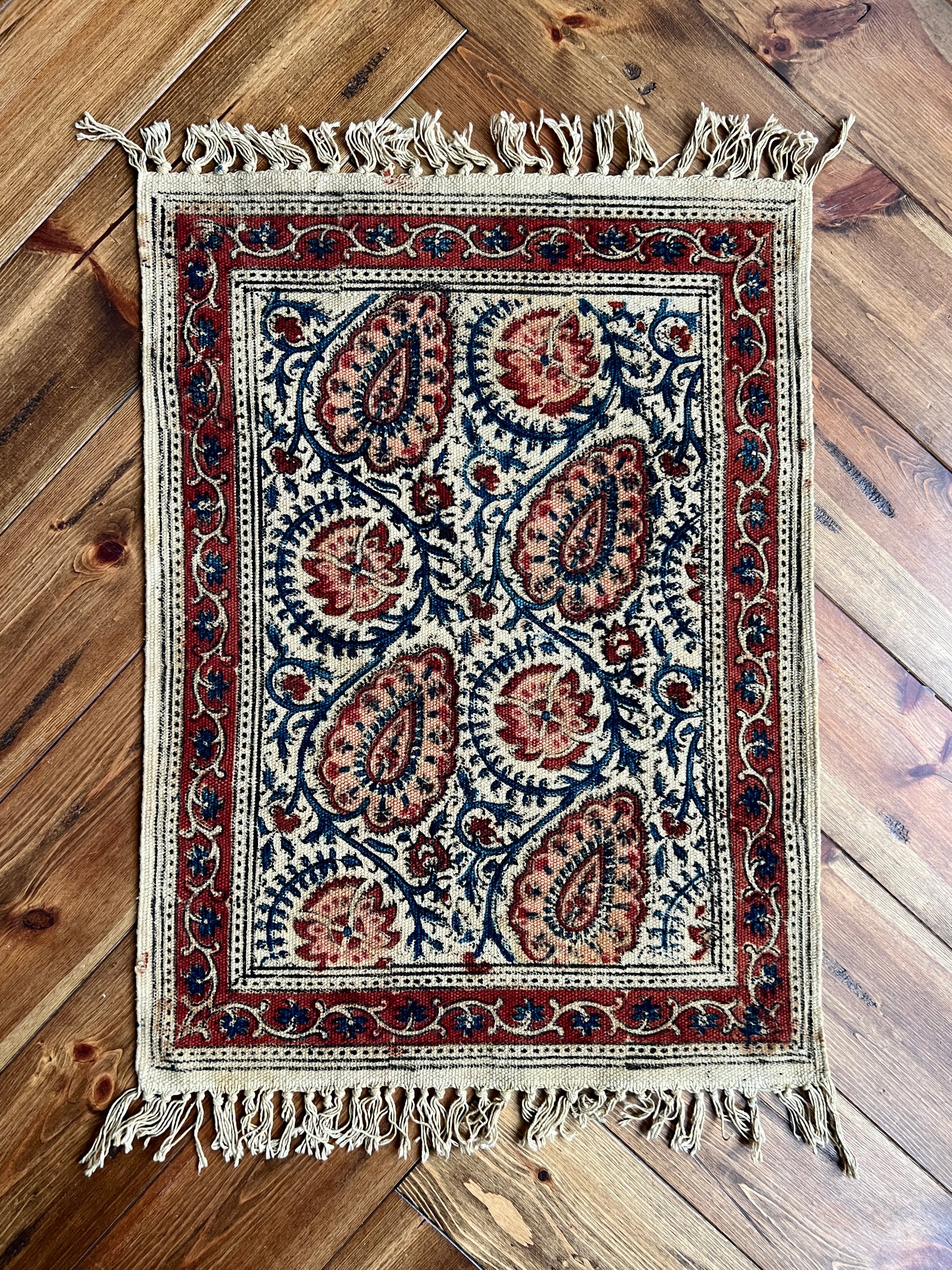 Tara Rug | 1.5’ x 2’